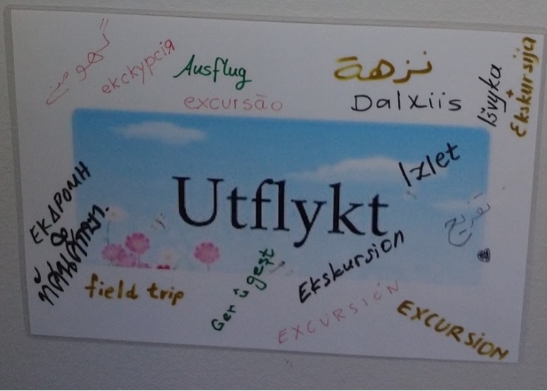 Utflykt står på flera språk