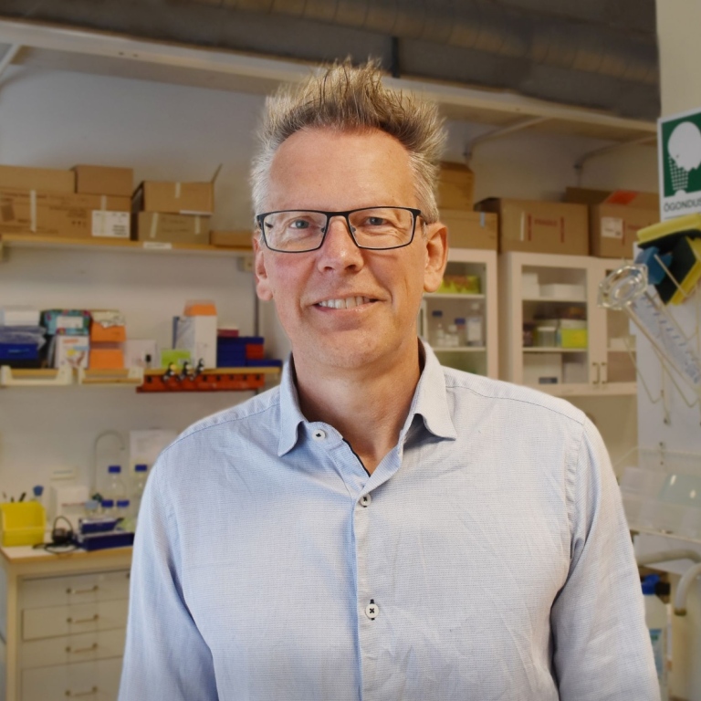 Tore Bengtsson in a chemistry lab