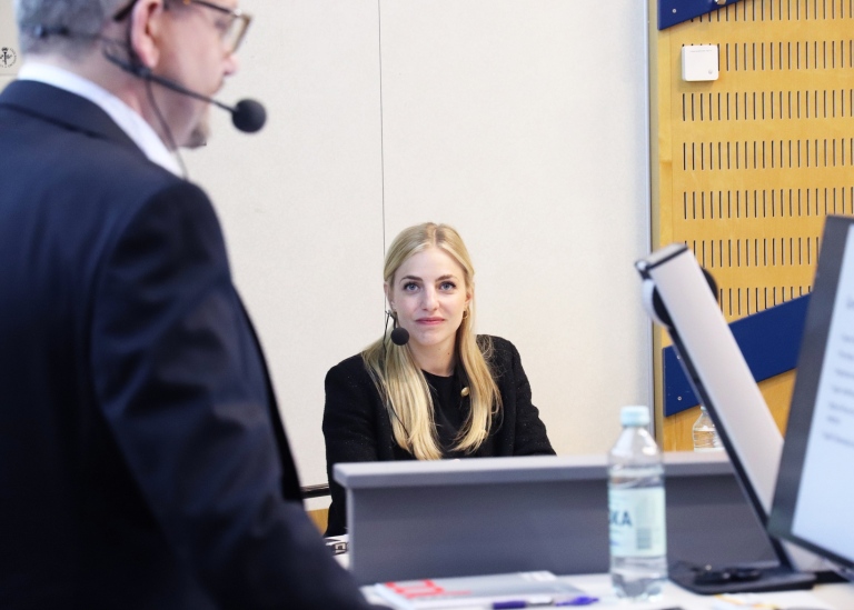 Patrizia Massner and opponent Håkan Selin discussing the defended thesis