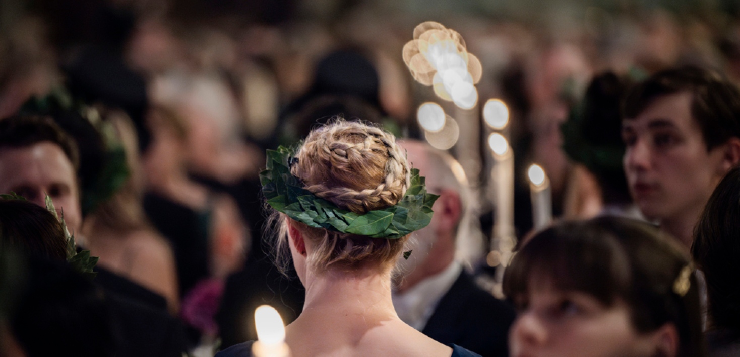 Graduated doctoral student with a laurel wreath at the banquet 