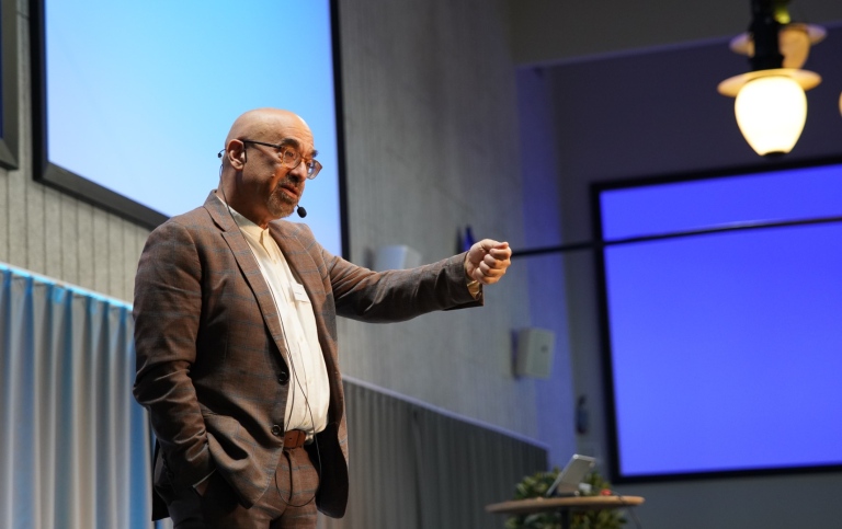 Image: Breakthrough Prize Laureate David Spergel, emeritus faculty of Princeton University and President of the Simons Foundation. Photographer: Samuel Avraham