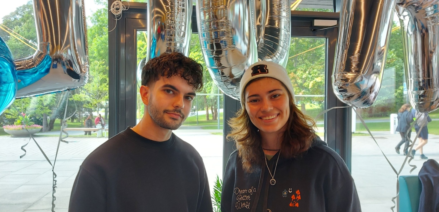 Two exchange students in Studenthuset.