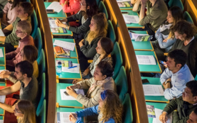 Åhörare i föreläsningssal 