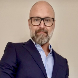 Porträttbild på Christopher Collstedt.