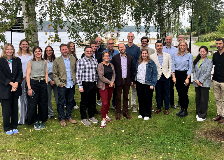 Lisa Dellmuth (3rd from right) and Stefanie Walter, University of Zurich (middle). Photo SCGG © 2025
