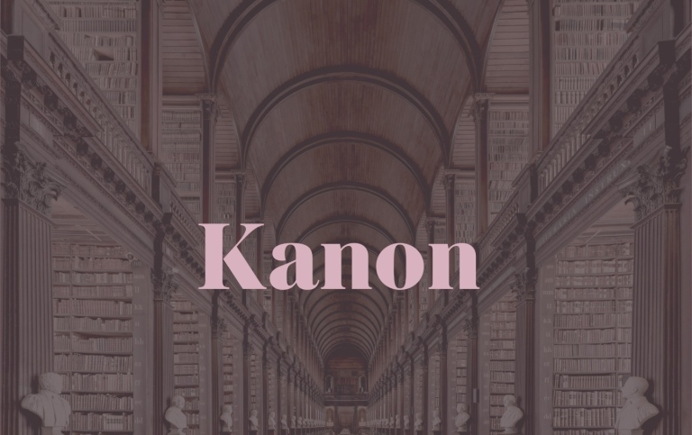 Bild på innandöme av bibliotek. Text på bilden: Kanon.