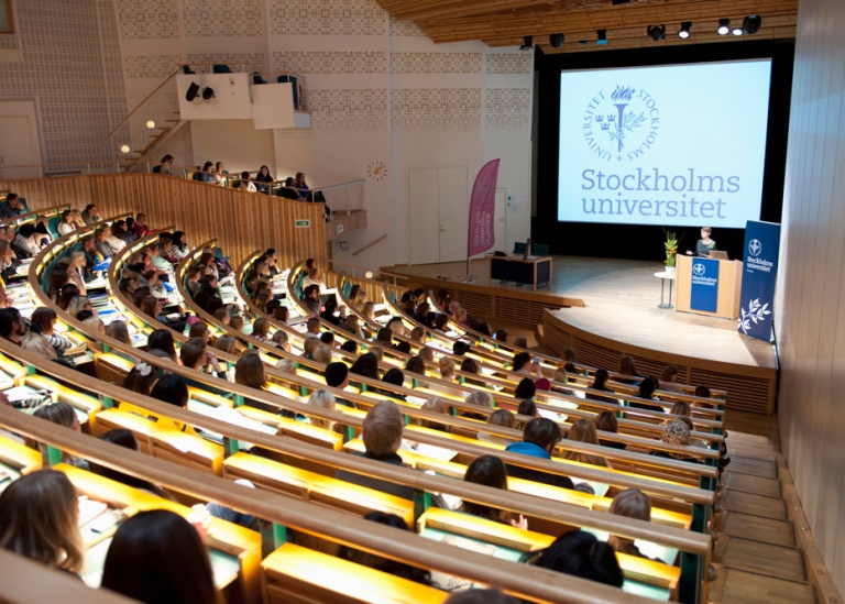 Scenen och publik i Aula Magna.