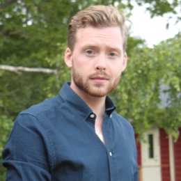 Isak Samsten mot en grön bakgrund