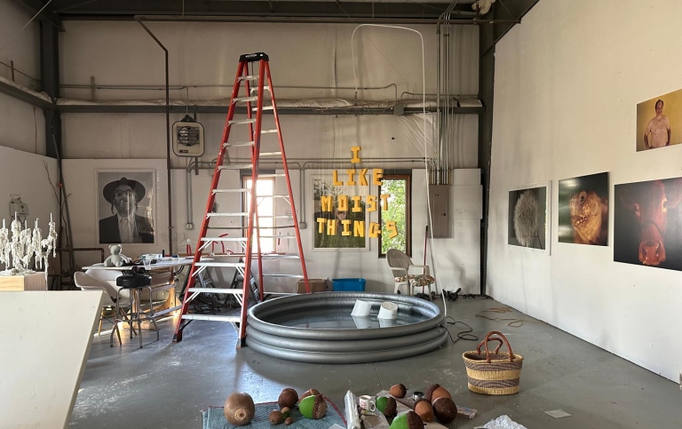 En konstnärsateljé.