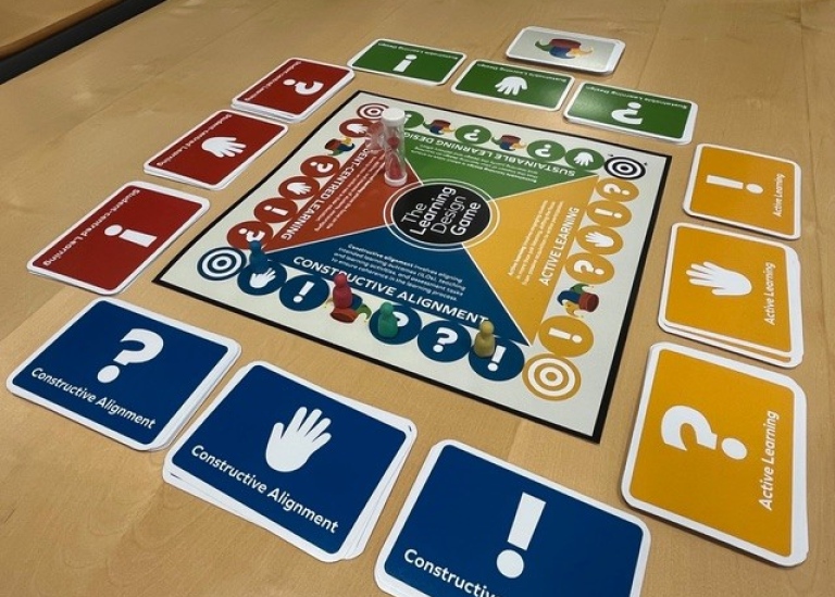 Spelbräde med kursdesignskort