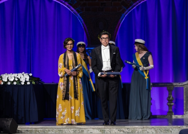 Philippe Aghion together with the Faculty of Social Sciences’ other new honorary doctor, Gita Mishra