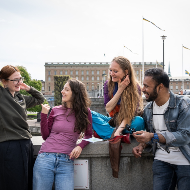 Glada studenter i Stockholms innerstad