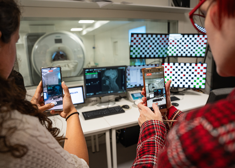 Besök på SUBIC, filmning med mobiltelefoner