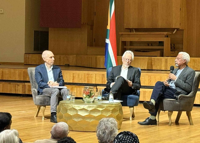 Stefan Helgesson, Professor i engelska, ledde ett samtal mellan Nobelpristagarna J. M. Coetzee och A