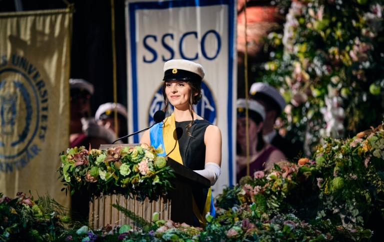 Kamila as toastmaster at the Nobel Prize banquet.