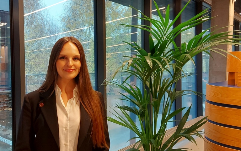 Kamila in Studenthuset.