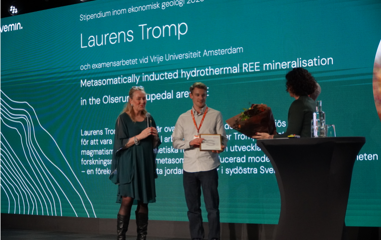 Laurens receiving the award at the Svemin Autumn Summit